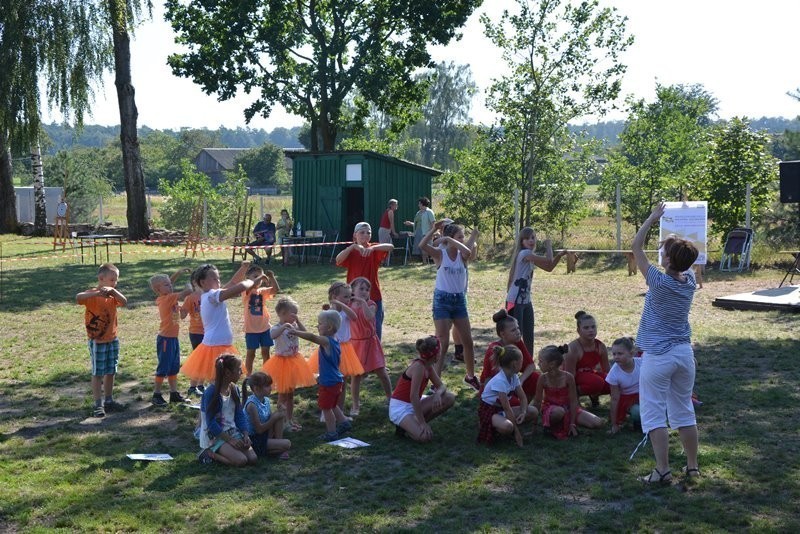 pokaz finałowy warsztatów tanecznych z 5 sołectw - Lipce Reymonotwskie Mszadla Wola Drzewiecka Drzewce i Chlebów 3